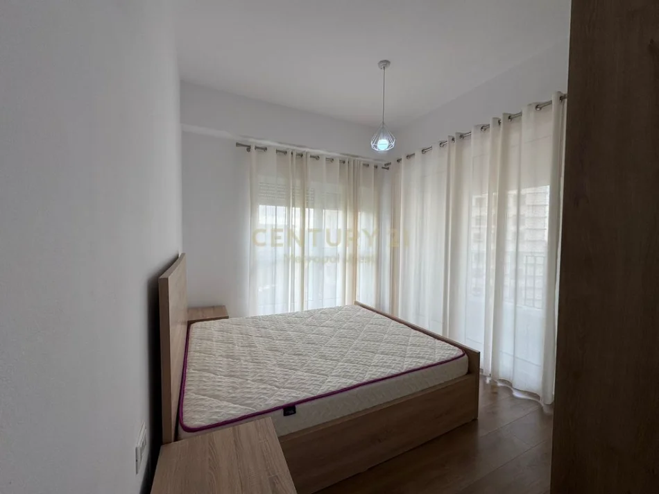 Tirane, jepet me qera apartament 2+1+Ballkon Kati 4, 100 m² 500 € (Rezidenca Kaimi, Ali Demi)