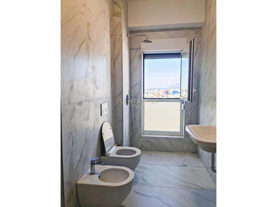 Tirane, jepet me qera apartament 1+1 Kati 7, 64 m² 422 € 