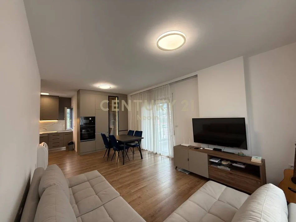 Tirane, shitet apartament 2+1+Ballkon Kati 5, 105 m² 280.000 € (kodra e diellit)