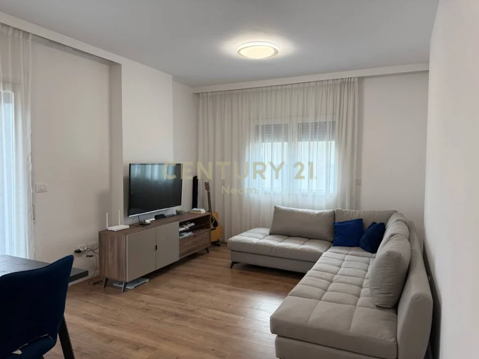 Tirane, shitet apartament 2+1+Ballkon Kati 5, 105 m² 280.000 € (kodra e diellit)