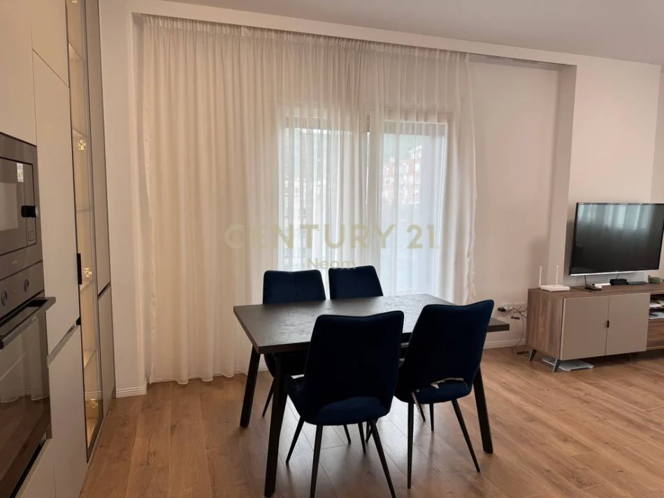 Tirane, shitet apartament 2+1+Ballkon Kati 5, 105 m² 280.000 € (kodra e diellit)