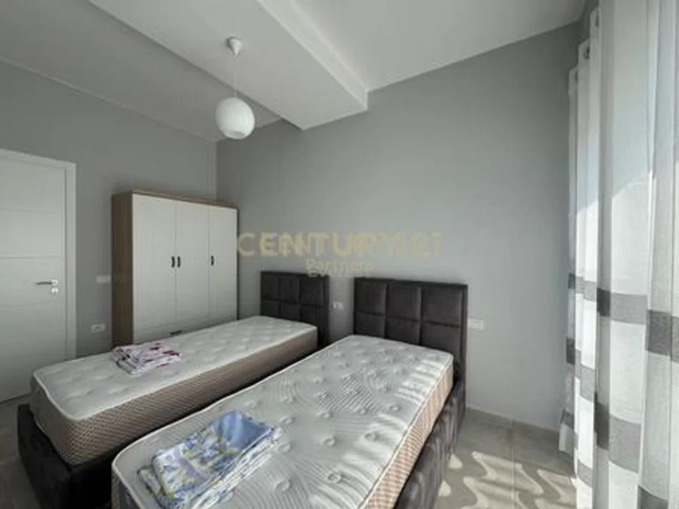 Tirane, jepet me qera apartament 2+1+Ballkon Kati 7, 101 m² 700 € (xhamlliku)