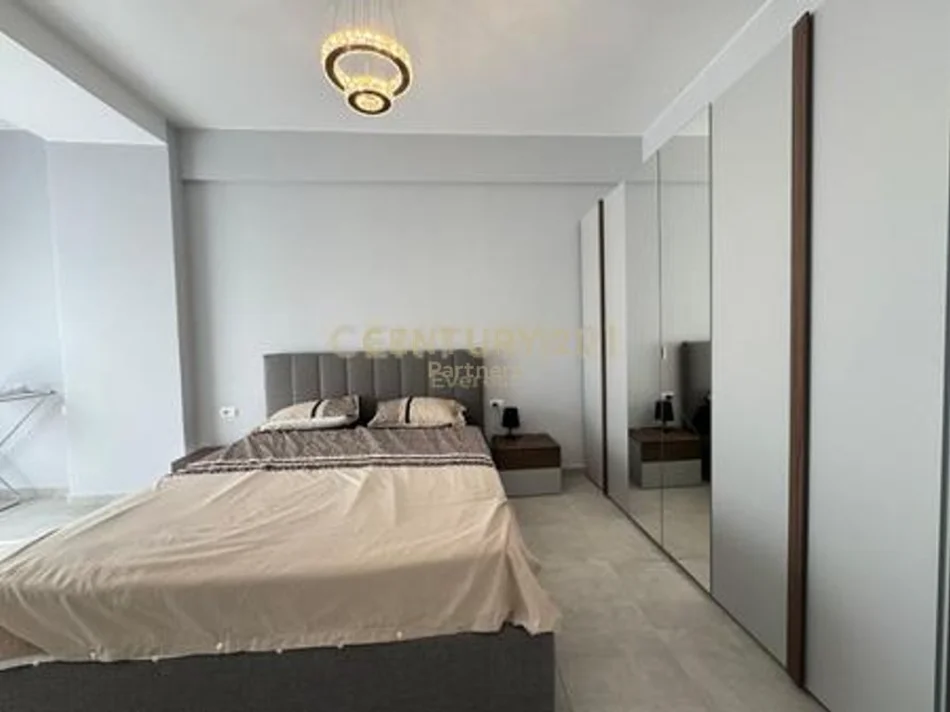 Tirane, jepet me qera apartament 2+1 Kati 7, 101 m² 700 € 