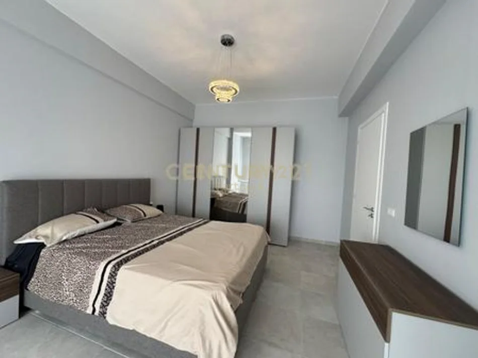 Tirane, jepet me qera apartament 2+1+Ballkon Kati 7, 101 m² 700 € (xhamlliku)