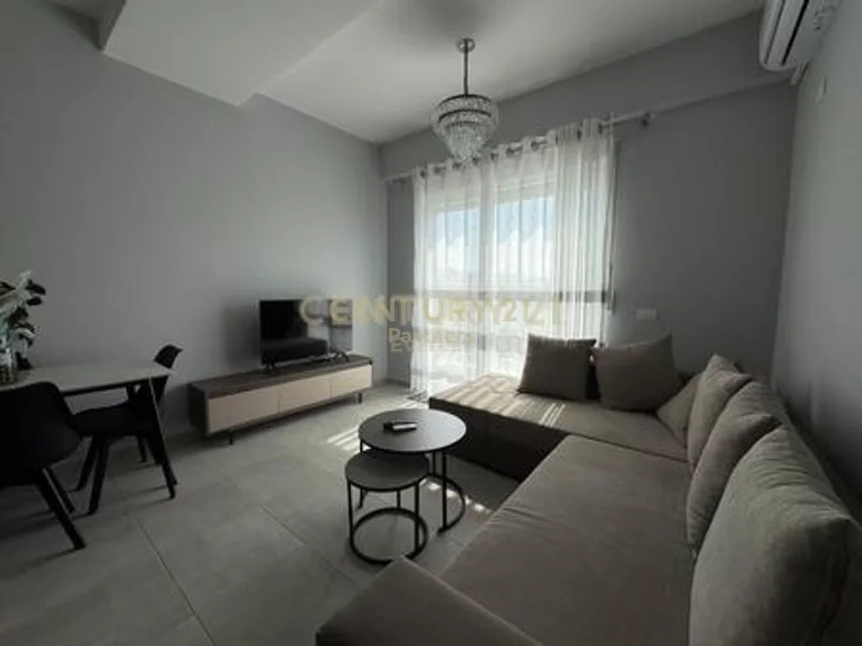 Tirane, jepet me qera apartament 2+1+Ballkon Kati 7, 101 m² 700 € (xhamlliku)