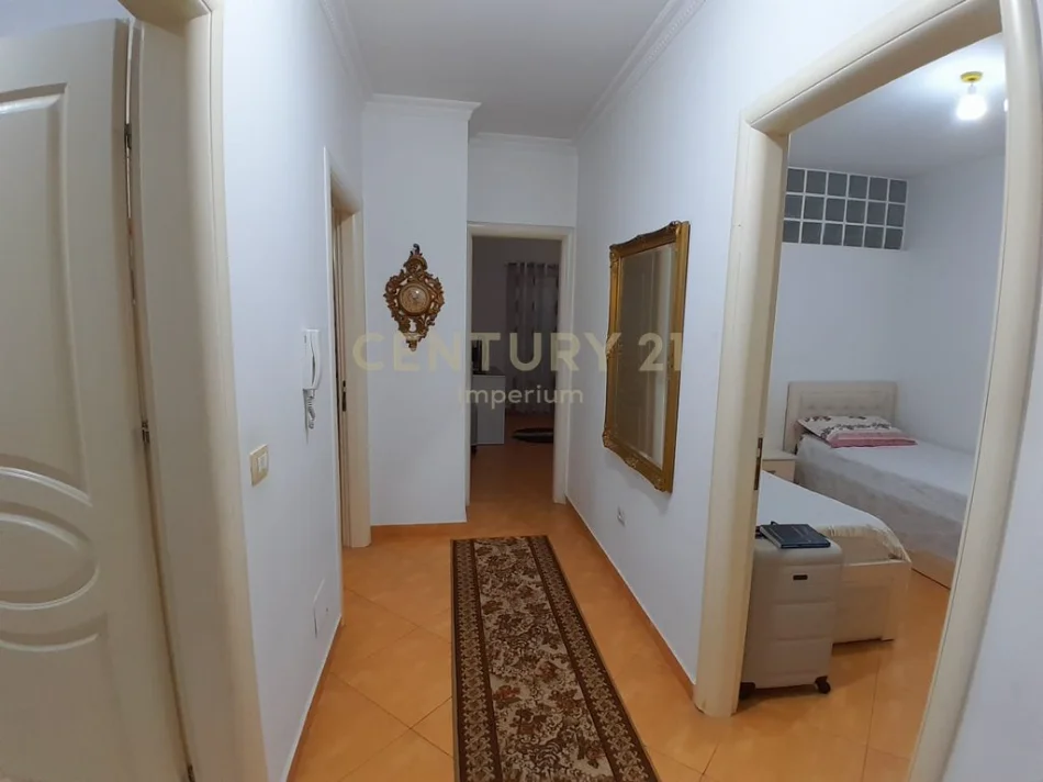 Tirane, jepet me qera apartament 2+1 Kati 3, 81 m² 500 € (astiri tek rrethi)