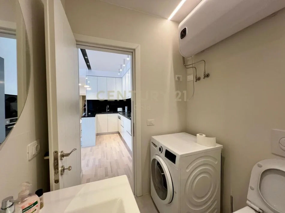 Tirane, jepet me qera apartament 2+1+Ballkon Kati 6, 95 m² 1.100 € (rruga e barrikadave)