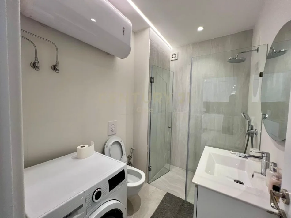 Tirane, jepet me qera apartament 2+1+Ballkon Kati 6, 95 m² 1.100 € (rruga e barrikadave)
