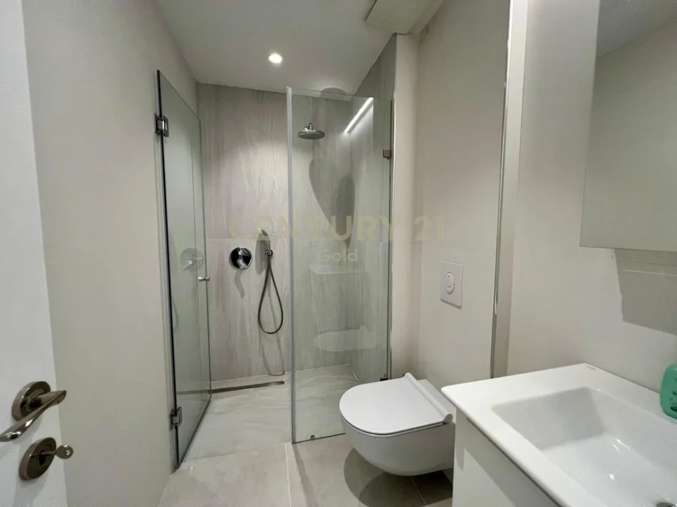 Tirane, jepet me qera apartament 2+1+Ballkon Kati 6, 95 m² 1.100 € (rruga e barrikadave)