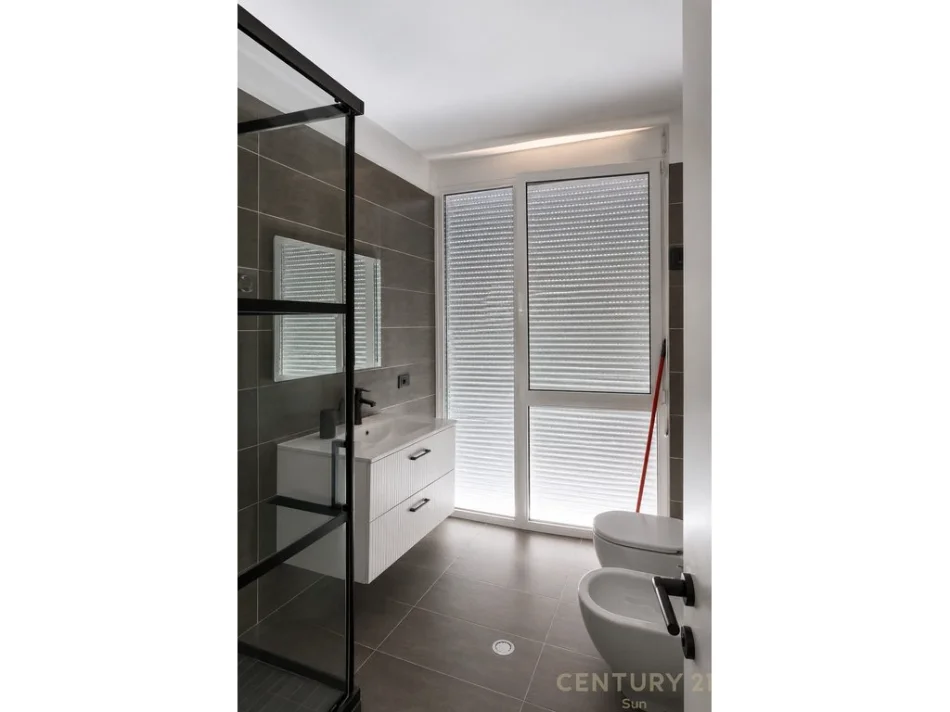Tirane, jepet me qera apartament 2+1 Kati 2, 78 m² 850 € (rruga e barrikadave)