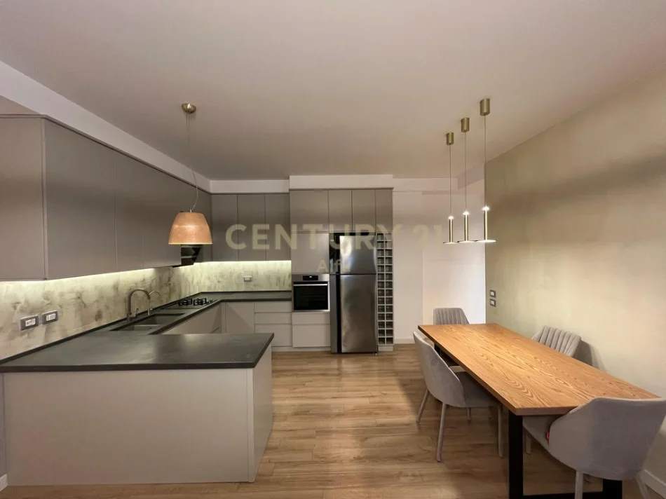 Tirane, shitet apartament 2+1+Ballkon Kati 1, 105 m² 229.000 € (kodra e diellit 1 prane british school)