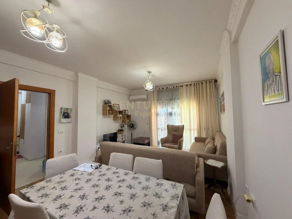 Tirane, shitet apartament 1+1 Kati 7, 74 m² 120.000 € (astiri)