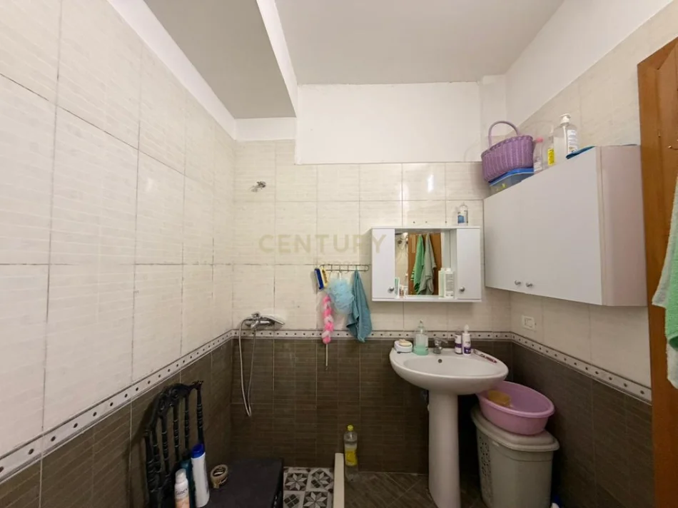 Tirane, shitet apartament 1+1 Kati 7, 74 m² 120.000 € (astiri)