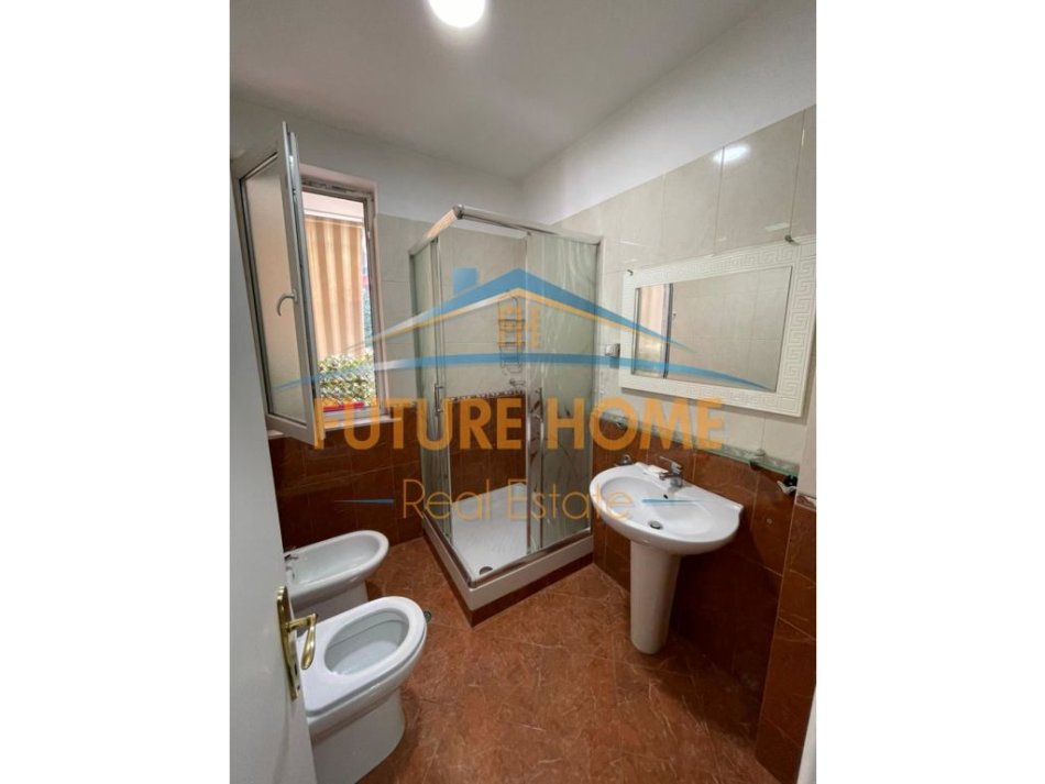 Tirane, jepet me qera apartament 1+1 Kati 2, 87 m² 650 € (Kopshti Zoologjik , Tiranë)