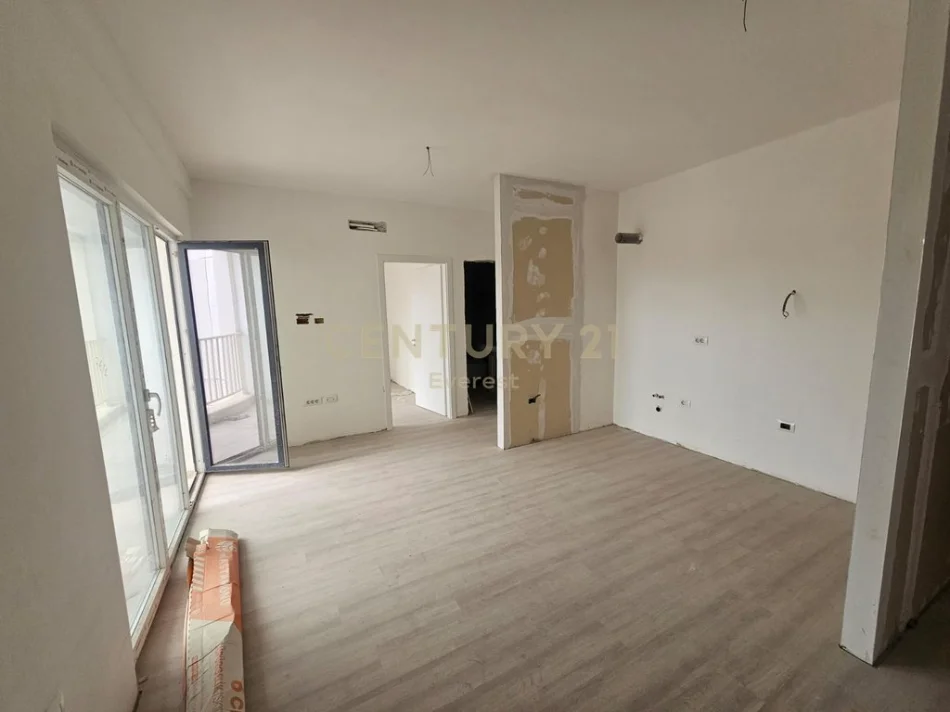 Tirane, jepet me qera apartament 1+1 Kati 7, 63 m² 570 € (zogu zi)