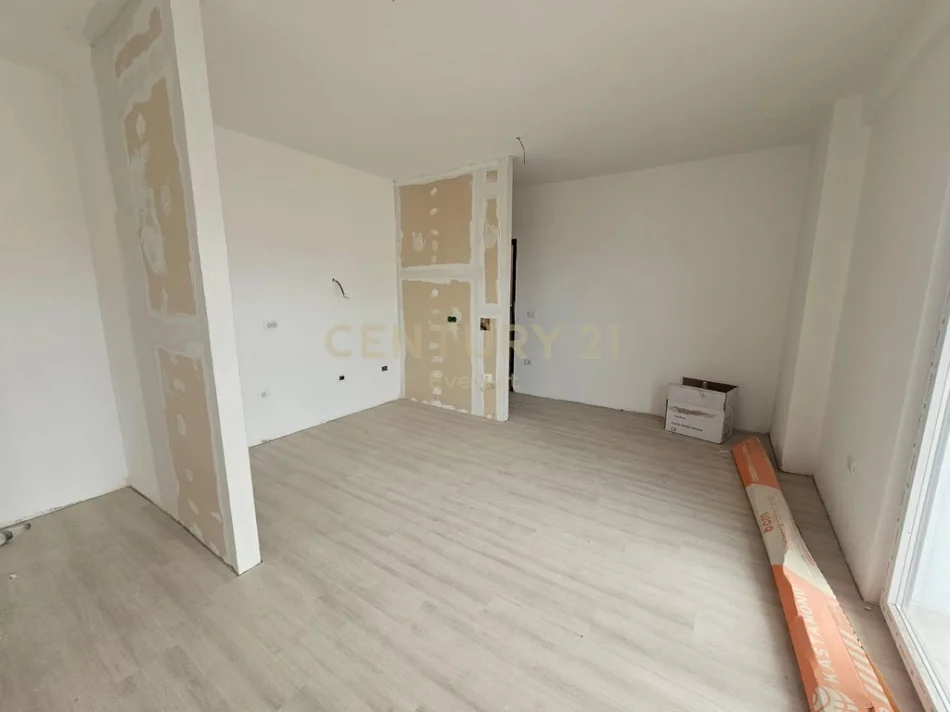 Tirane, jepet me qera apartament 1+1 Kati 7, 63 m² 570 € (zogu zi)