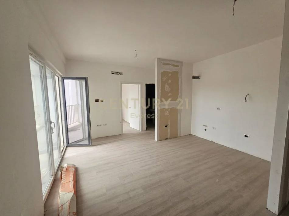 Tirane, jepet me qera apartament 1+1 Kati 7, 63 m² 570 € (zogu zi)