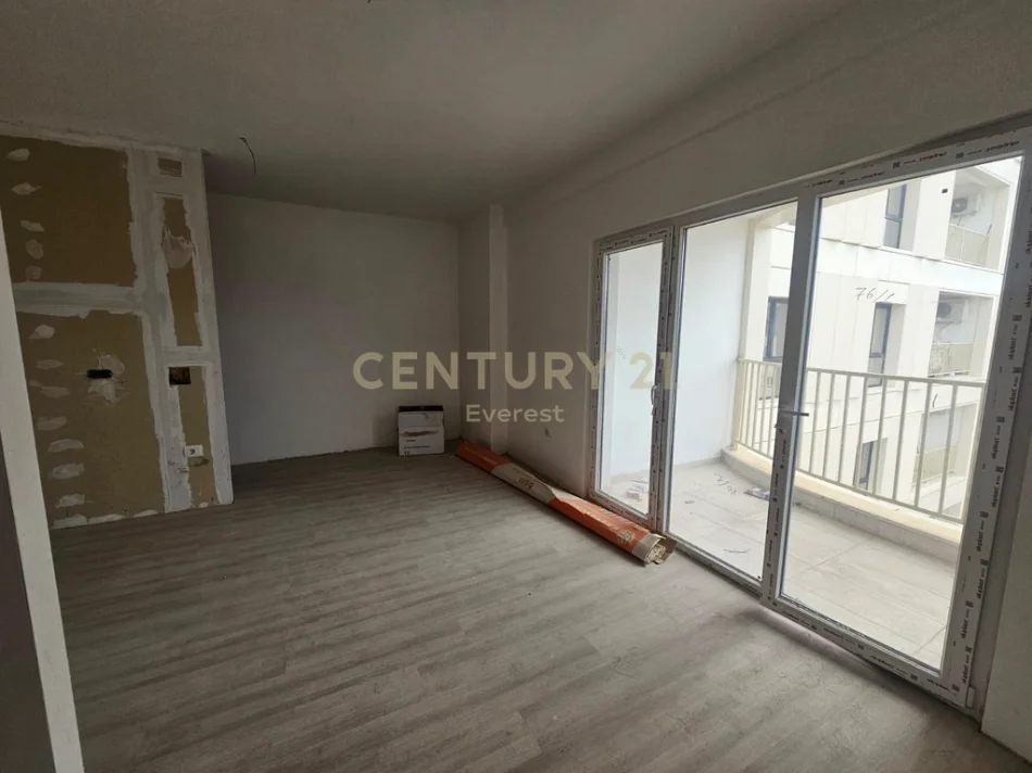 Tirane, jepet me qera apartament 1+1 Kati 7, 63 m² 570 € (zogu zi)