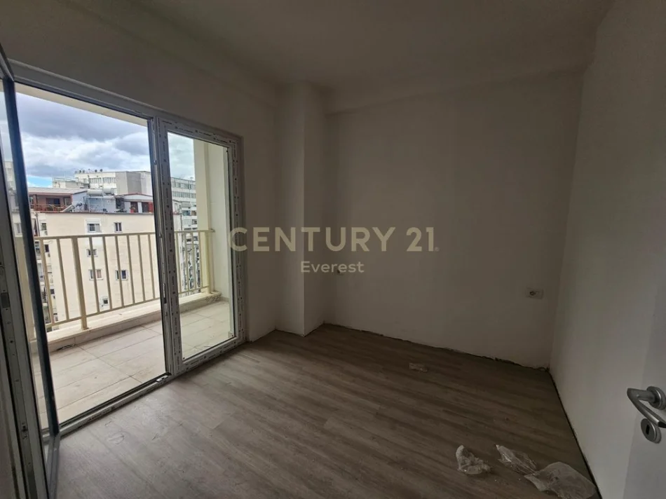 Tirane, jepet me qera apartament 1+1 Kati 7, 63 m² 570 € (zogu zi)