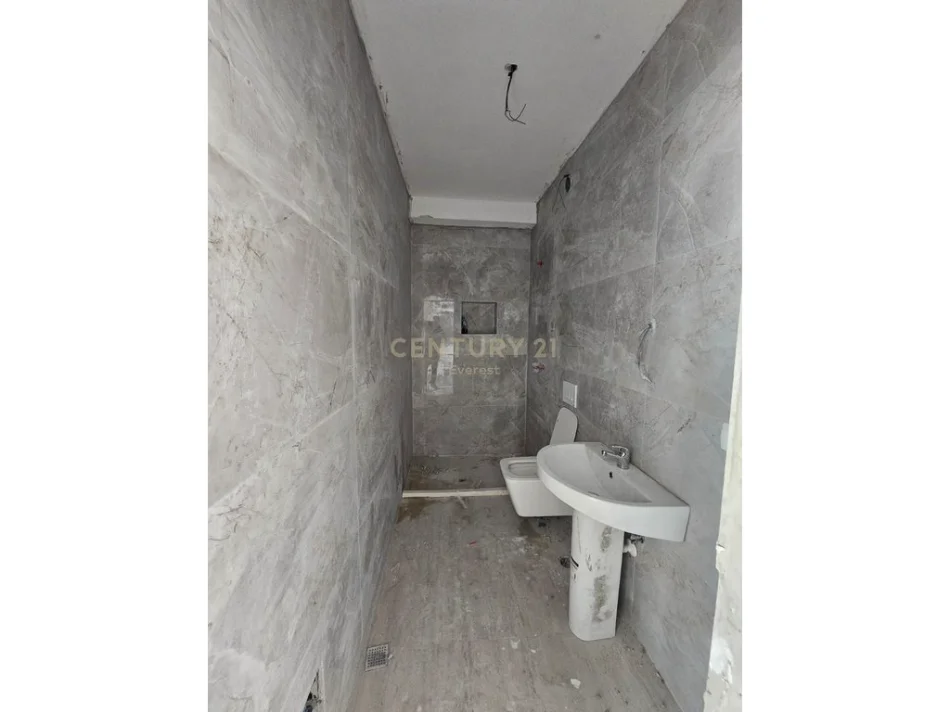 Tirane, jepet me qera apartament 1+1 Kati 7, 63 m² 570 € (zogu zi)
