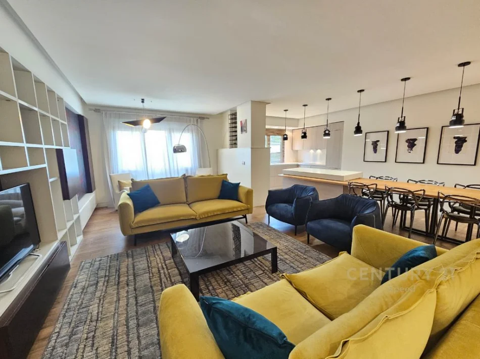 Tirane, jepet me qera apartament 2+1+Ballkon Kati 2, 120 m² 1.200 € (kompleksi dinamo)