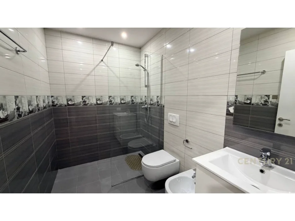 Tirane, shitet apartament 2+1+Ballkon Kati 6, 94 m² 240.000 € (don bosko)