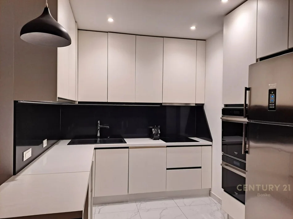 Tirane, jepet me qera apartament 3+1 Kati 4, 130 m² 1.000 € (don bosko)