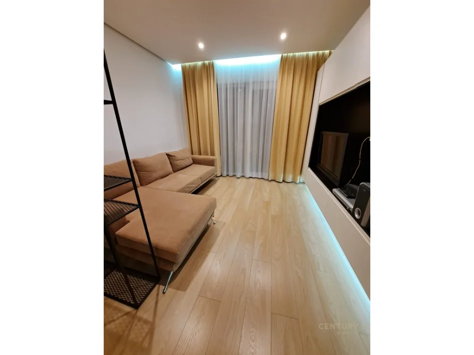 Tirane, jepet me qera apartament 3+1 Kati 4, 130 m² 1.000 € (don bosko)