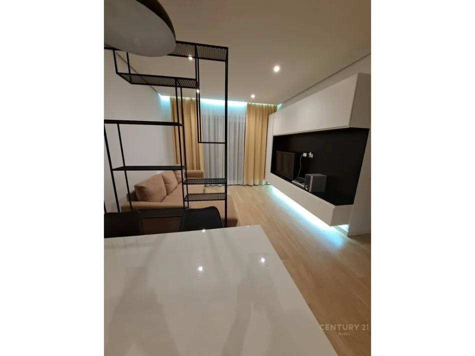 Tirane, jepet me qera apartament 3+1 Kati 4, 130 m² 1.000 € (don bosko)