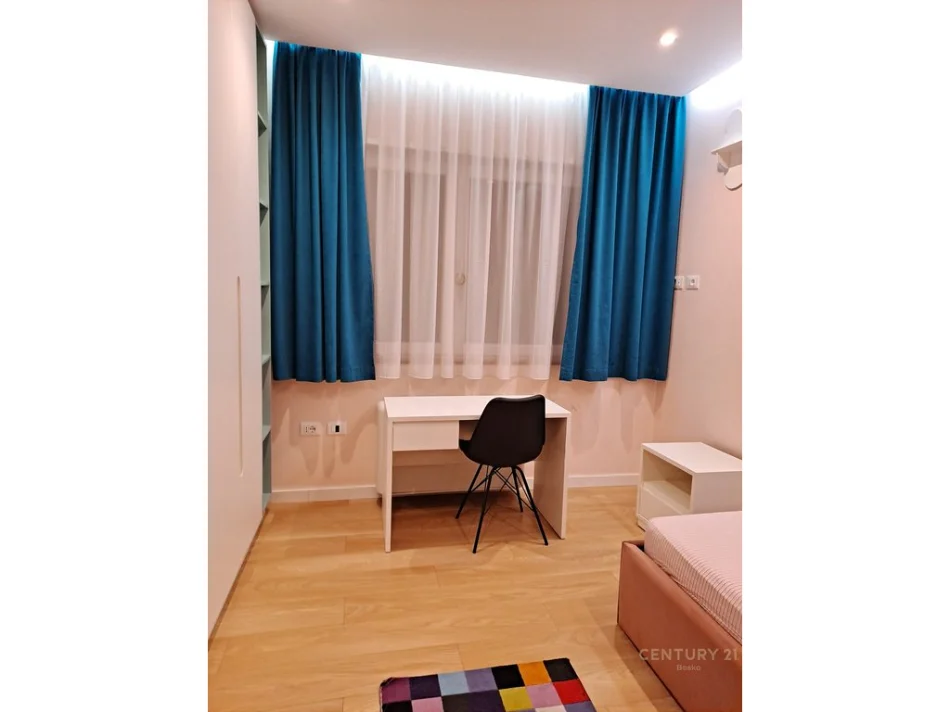 Tirane, jepet me qera apartament 3+1 Kati 4, 130 m² 1.000 € (don bosko)