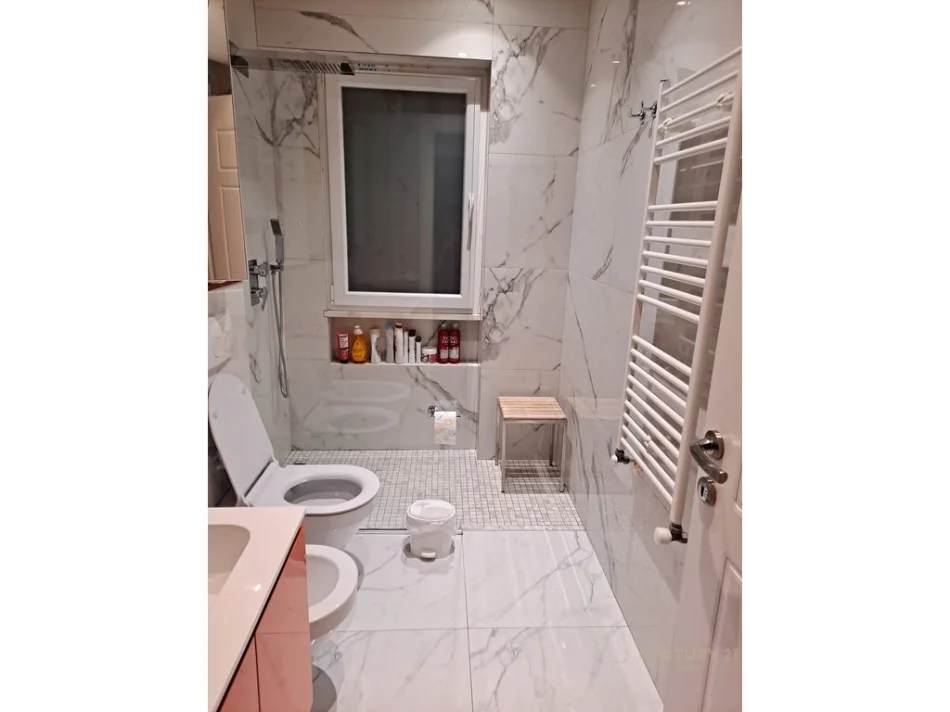 Tirane, jepet me qera apartament 3+1 Kati 4, 130 m² 1.000 € (don bosko)