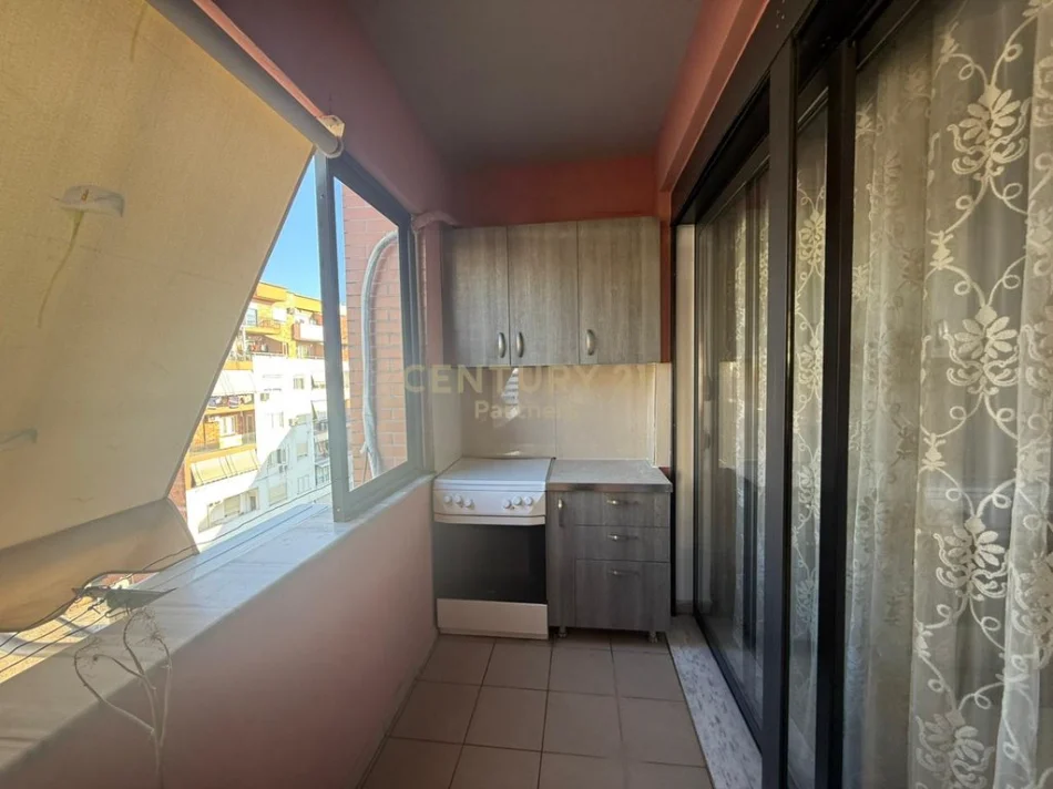 Tirane, jepet me qera apartament 1+1 Kati 6, 85 m² 450 € (astiri)