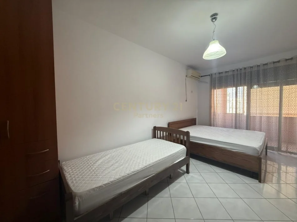 Tirane, jepet me qera apartament 1+1 Kati 6, 85 m² 450 € (astiri)