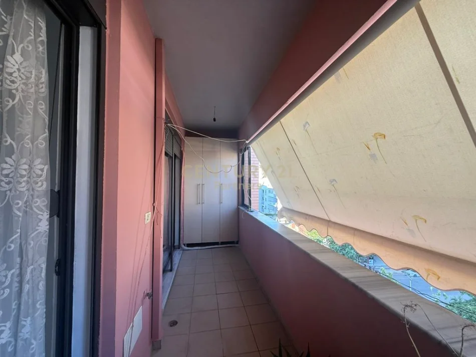 Shqiperi, jepet me qera apartament 1+1+Ballkon , 85 m² 450 € (Astiri)