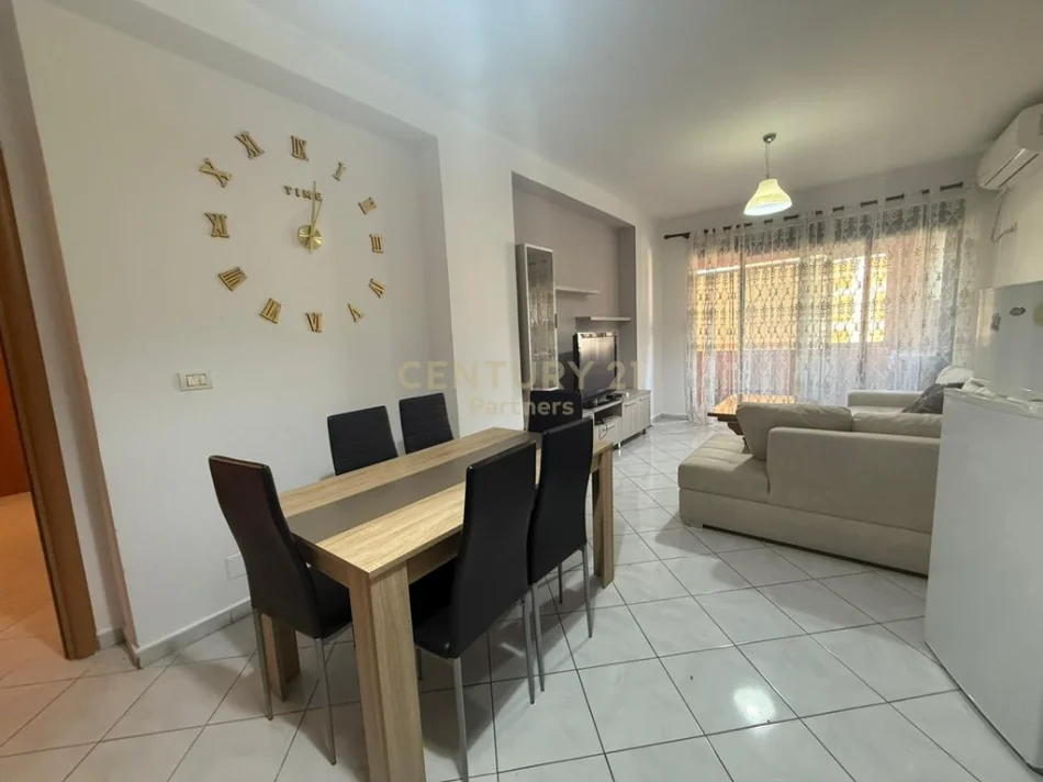 Tirane, jepet me qera apartament 1+1 Kati 6, 85 m² 450 € (astiri)