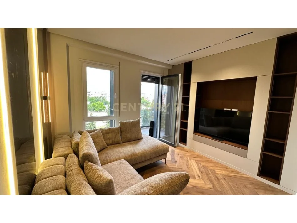 Tirane, jepet me qera apartament 2+1+Ballkon Kati 5, 85 m² 750 € (don bosko)