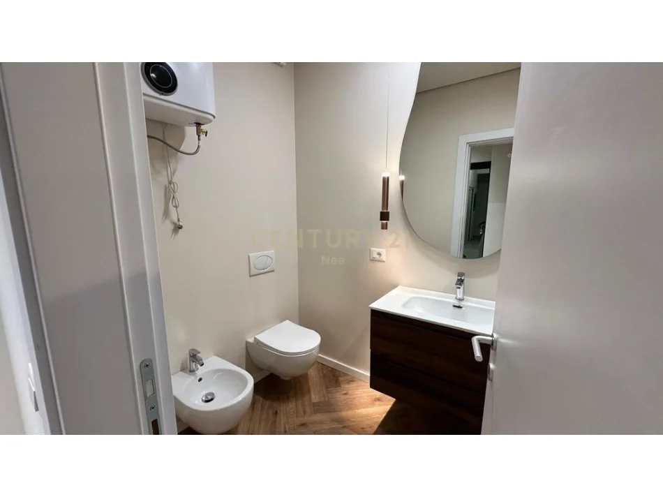 Tirane, jepet me qera apartament 2+1+Ballkon Kati 5, 85 m² 750 € (don bosko)