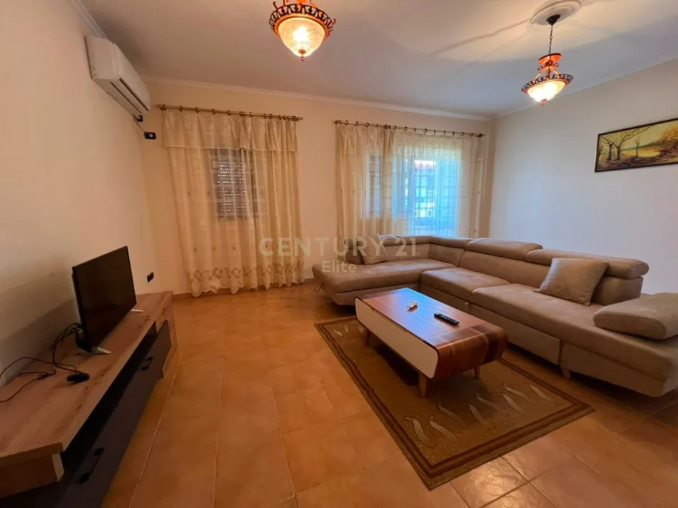 Tirane, jepet me qera apartament 2+1 Kati 2 i nje vile , 110 m² 550 € (porcelan)