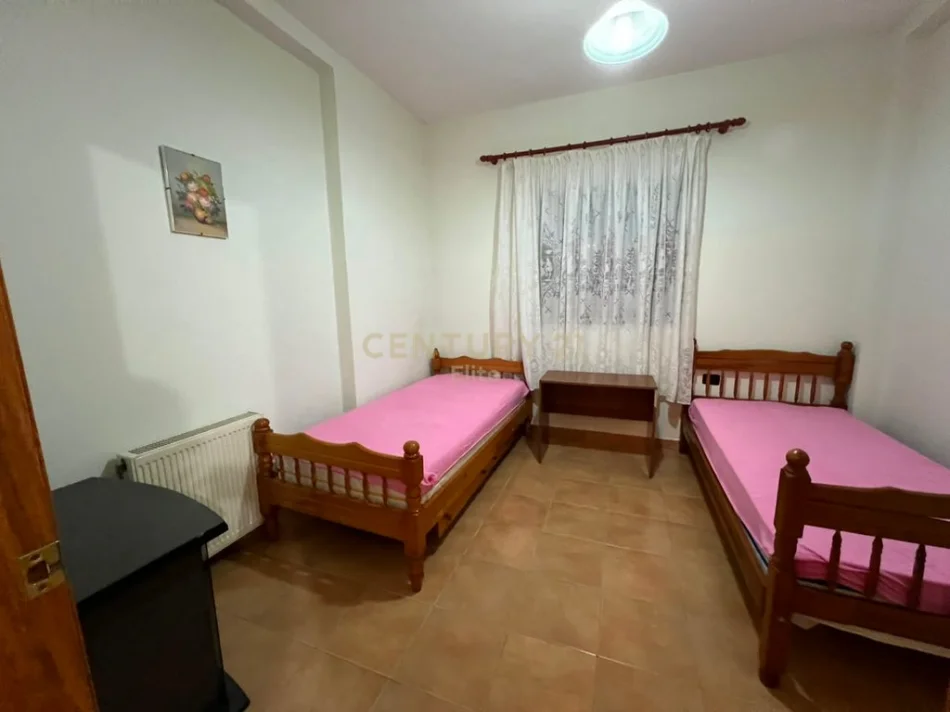 Tirane, jepet me qera apartament 2+1 Kati 2 i nje vile , 110 m² 550 € (porcelan)