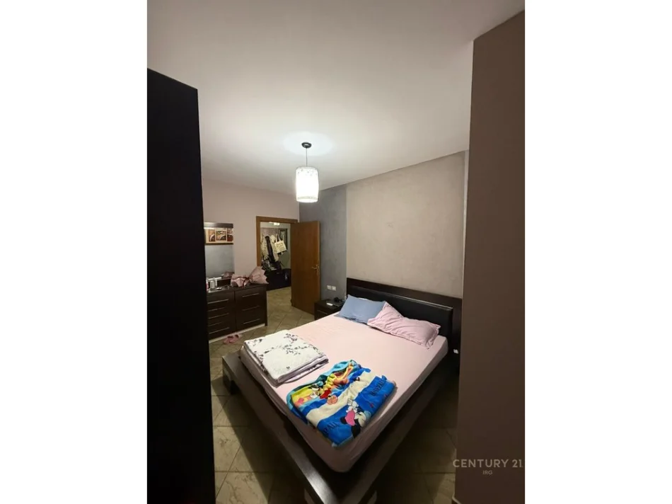 Tirane, jepet me qera apartament 2+1 Kati 3, 75 m² 600 € (rruga e kavajes)