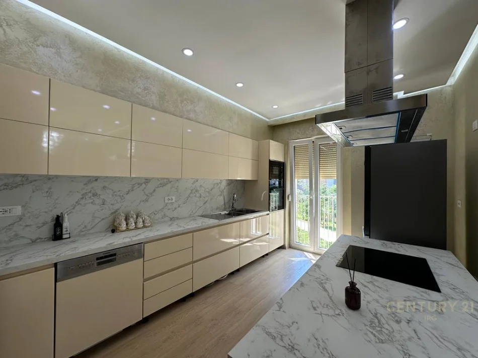 Tirane, jepet me qera apartament 2+1+Ballkon Kati 2, 102 m² 1.200 € (liqeni i thate park life residence)