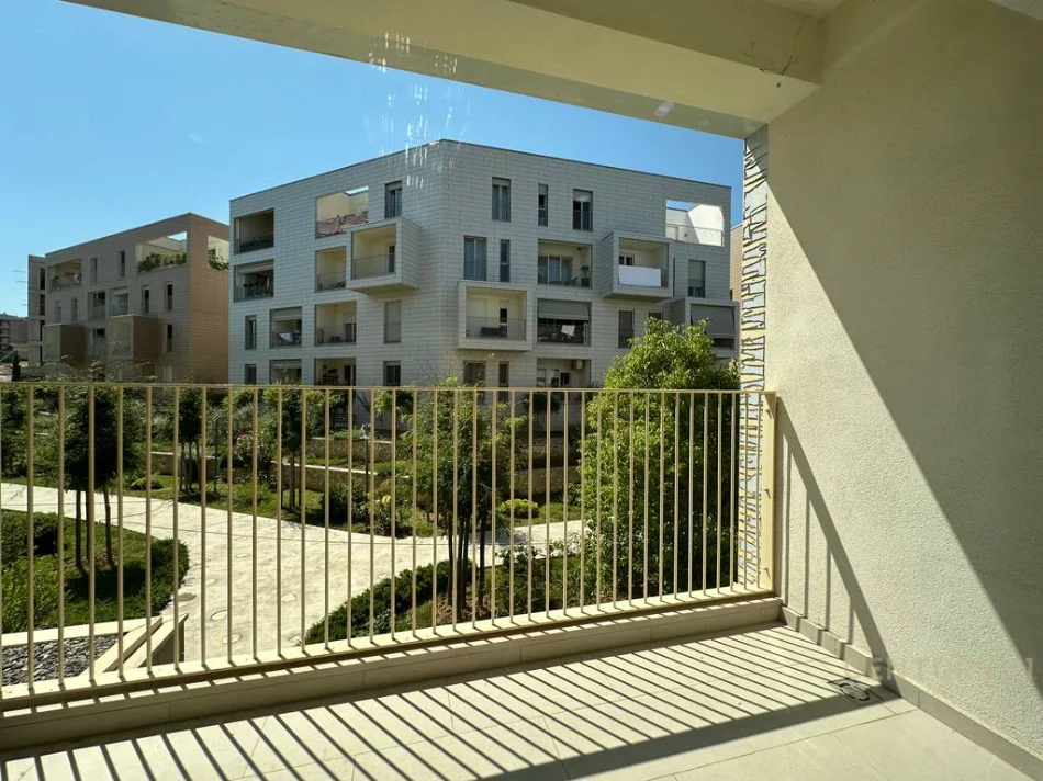 Tirane, jepet me qera apartament 2+1+Ballkon Kati 2, 102 m² 1.200 € (liqeni i thate park life residence)