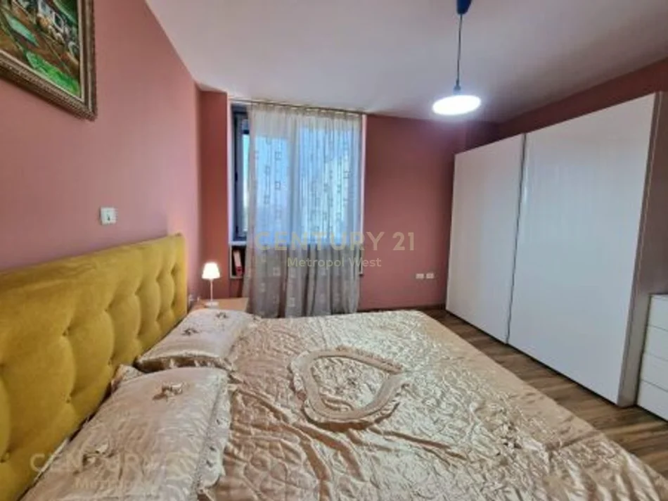 Tirane, jepet me qera apartament 2+1 Kati 5, 112 m² 900 € 