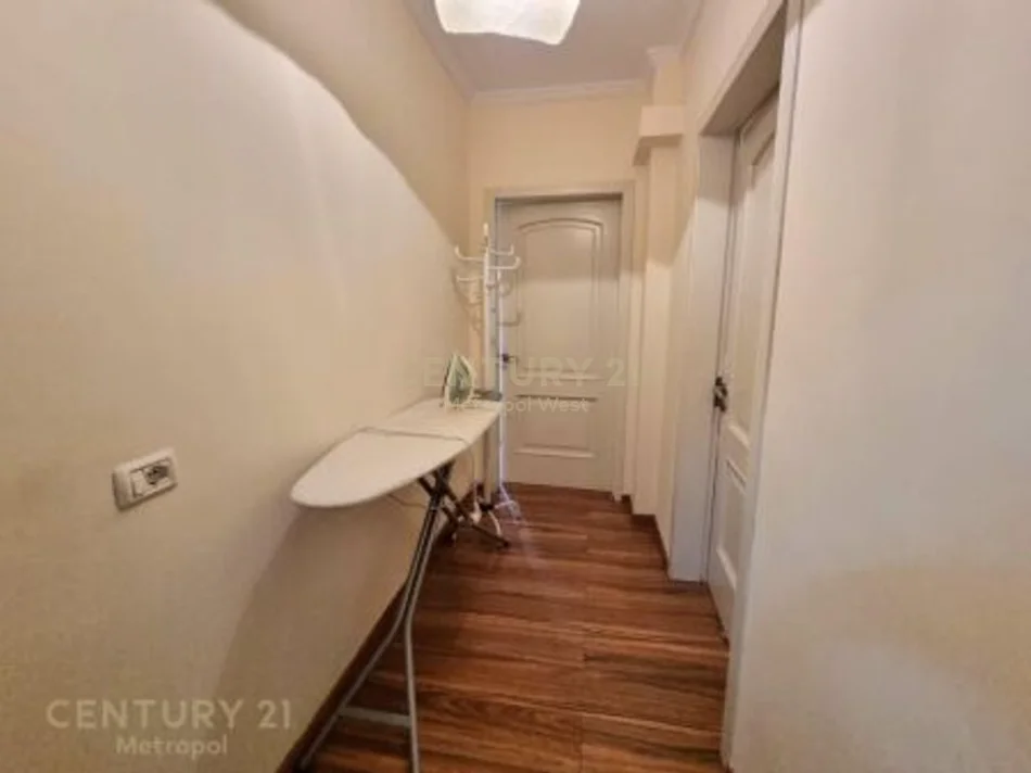 Tirane, jepet me qera apartament 2+1 Kati 5, 112 m² 900 € 