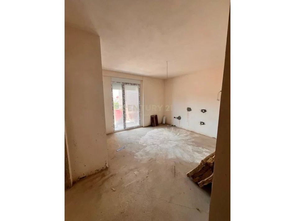 Tirane, shitet apartament 1+1+Ballkon Kati 3, 52 m² 149.000 € (mihal grameno prane shkolles osman myderizi)