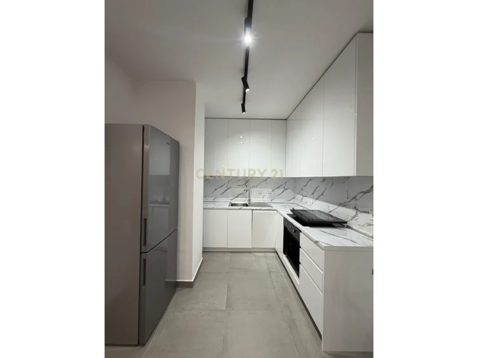 Tirane, jepet me qera apartament 1+1 Kati 1, 84 m² 500 € (ish parku kompleksi star)