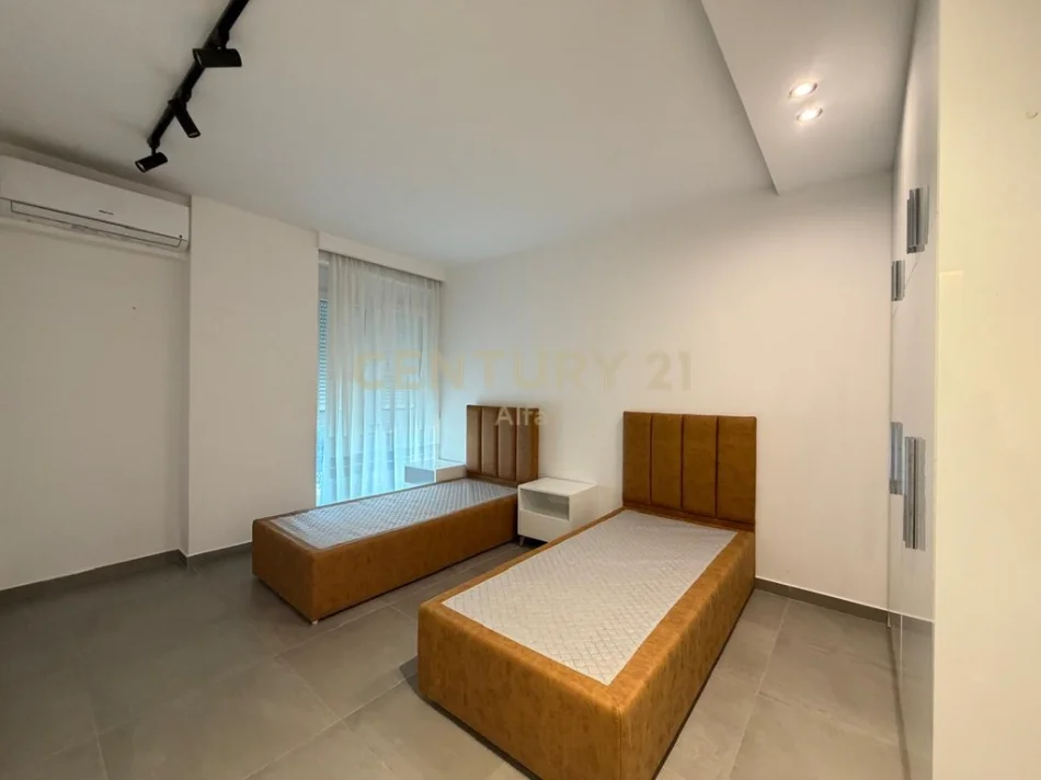 Tirane, jepet me qera apartament 1+1 Kati 1, 84 m² 500 € (ish parku kompleksi star)