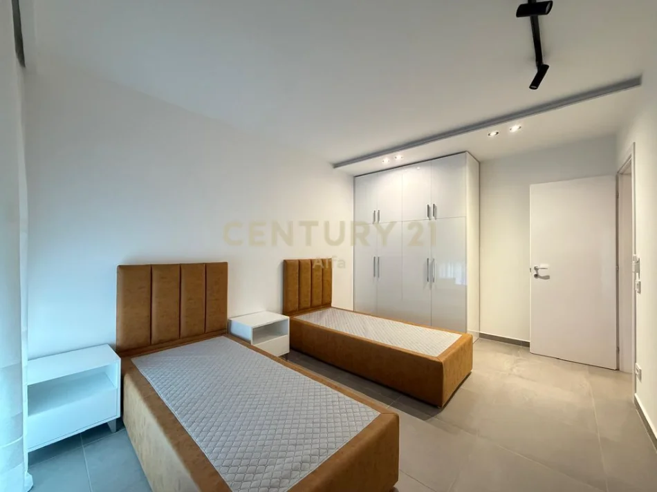 Tirane, jepet me qera apartament 1+1 Kati 1, 84 m² 500 € (ish parku kompleksi star)