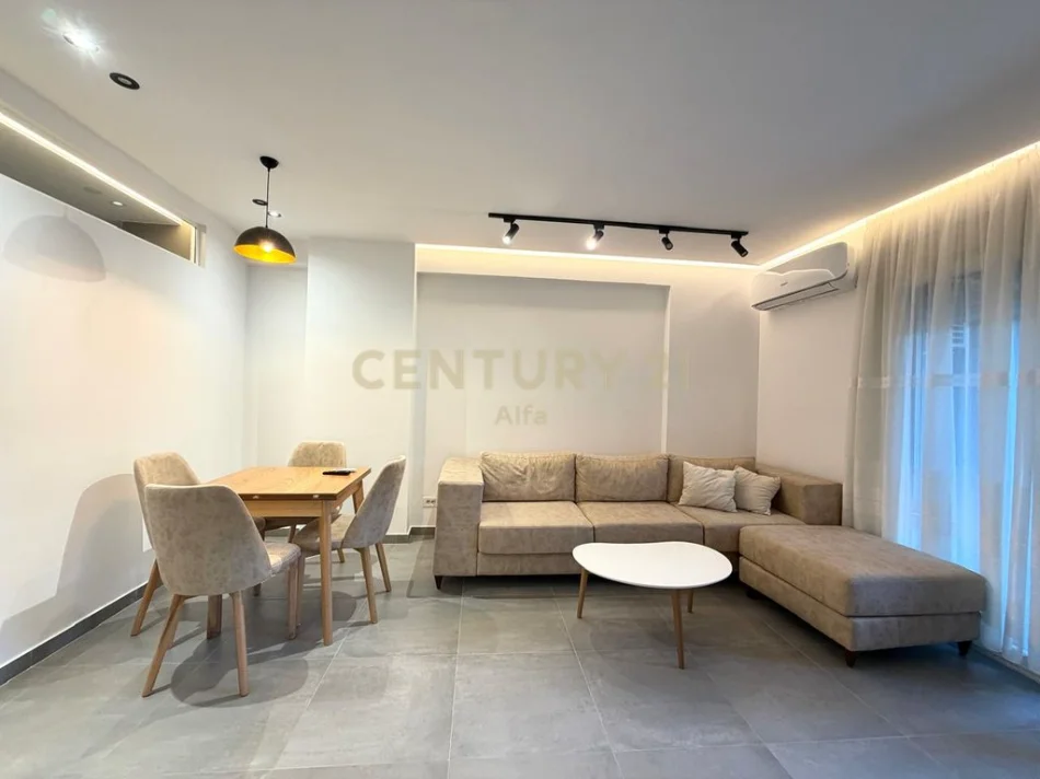 Tirane, jepet me qera apartament 1+1 Kati 1, 84 m² 500 € (ish parku kompleksi star)
