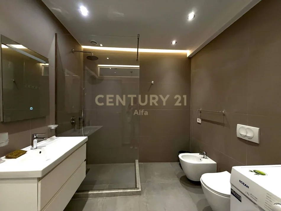 Tirane, jepet me qera apartament 1+1 Kati 1, 84 m² 500 € (ish parku kompleksi star)